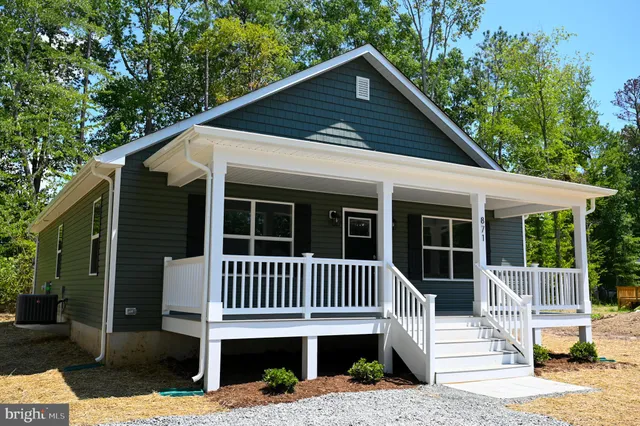 $334,900 | 871 Mattox Avenue, Colonial Beach, VA 22443