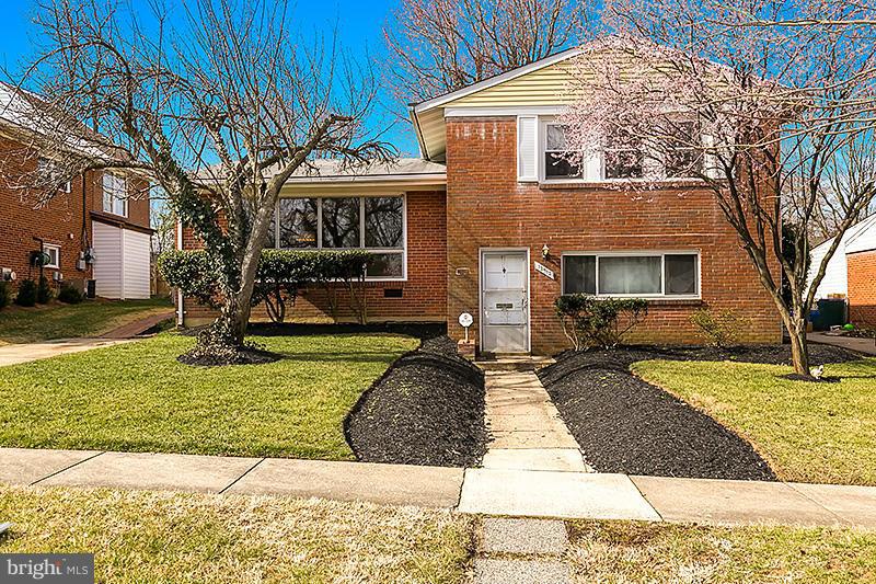12912 Holdridge Road Silver Spring, MD 20906 - Photo 2 of 25 a front view of a house with garden