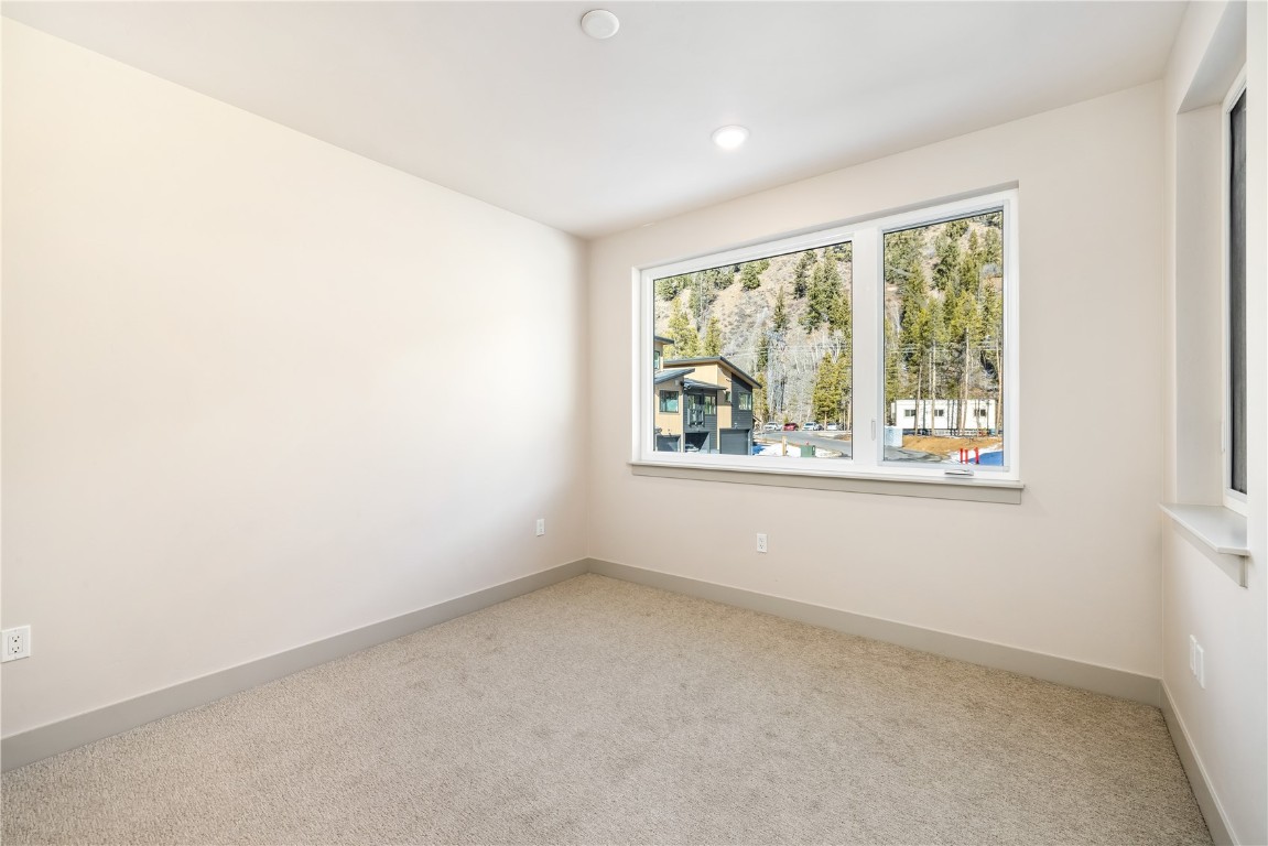 628 Montezuma Road, Unit D2 Keystone, CO 80435 - Photo 11 of 28 an empty room with windows