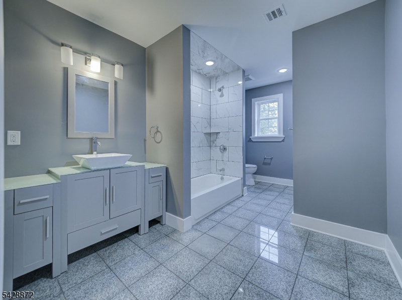 8 Travers Avenue Edison, NJ 08817 - Photo 12 of 18