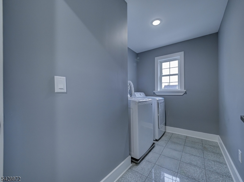 8 Travers Avenue Edison, NJ 08817 - Photo 15 of 18