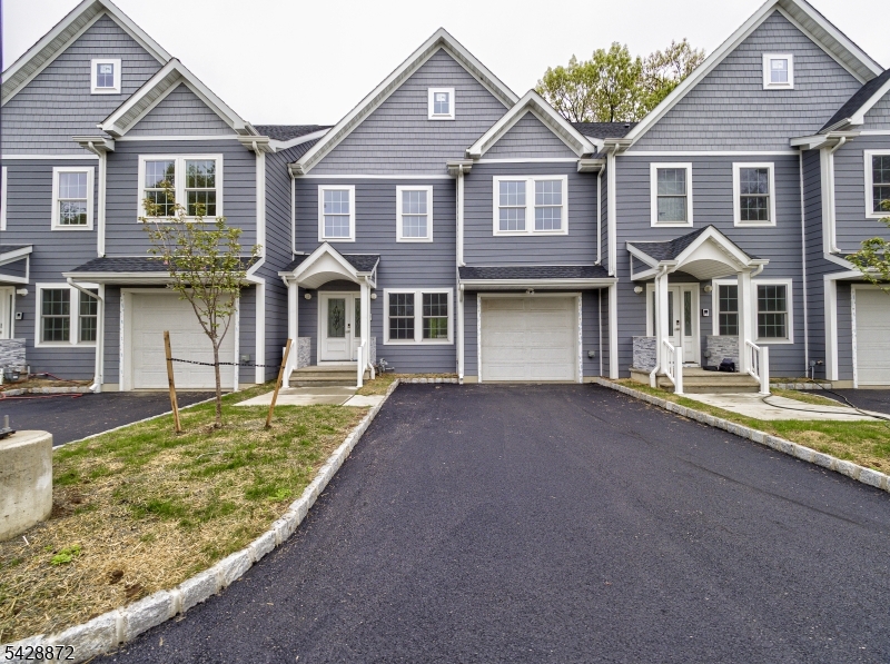 8 Travers Avenue Edison, NJ 08817 - Photo 2 of 18