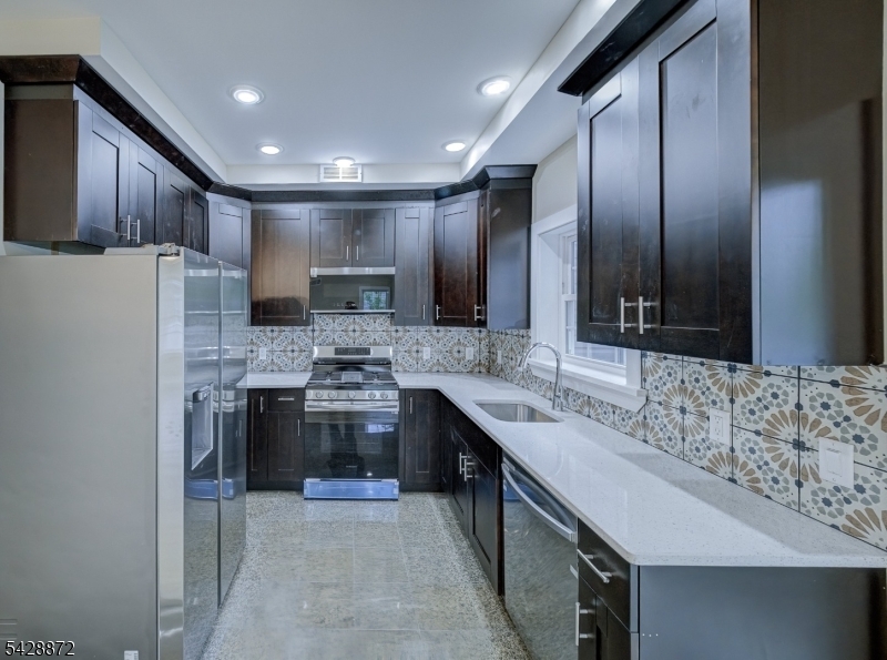 8 Travers Avenue Edison, NJ 08817 - Photo 5 of 18