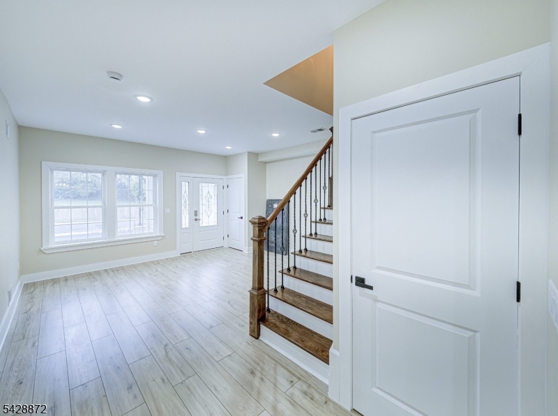 8 Travers Avenue Edison, NJ 08817 - Photo 7 of 18