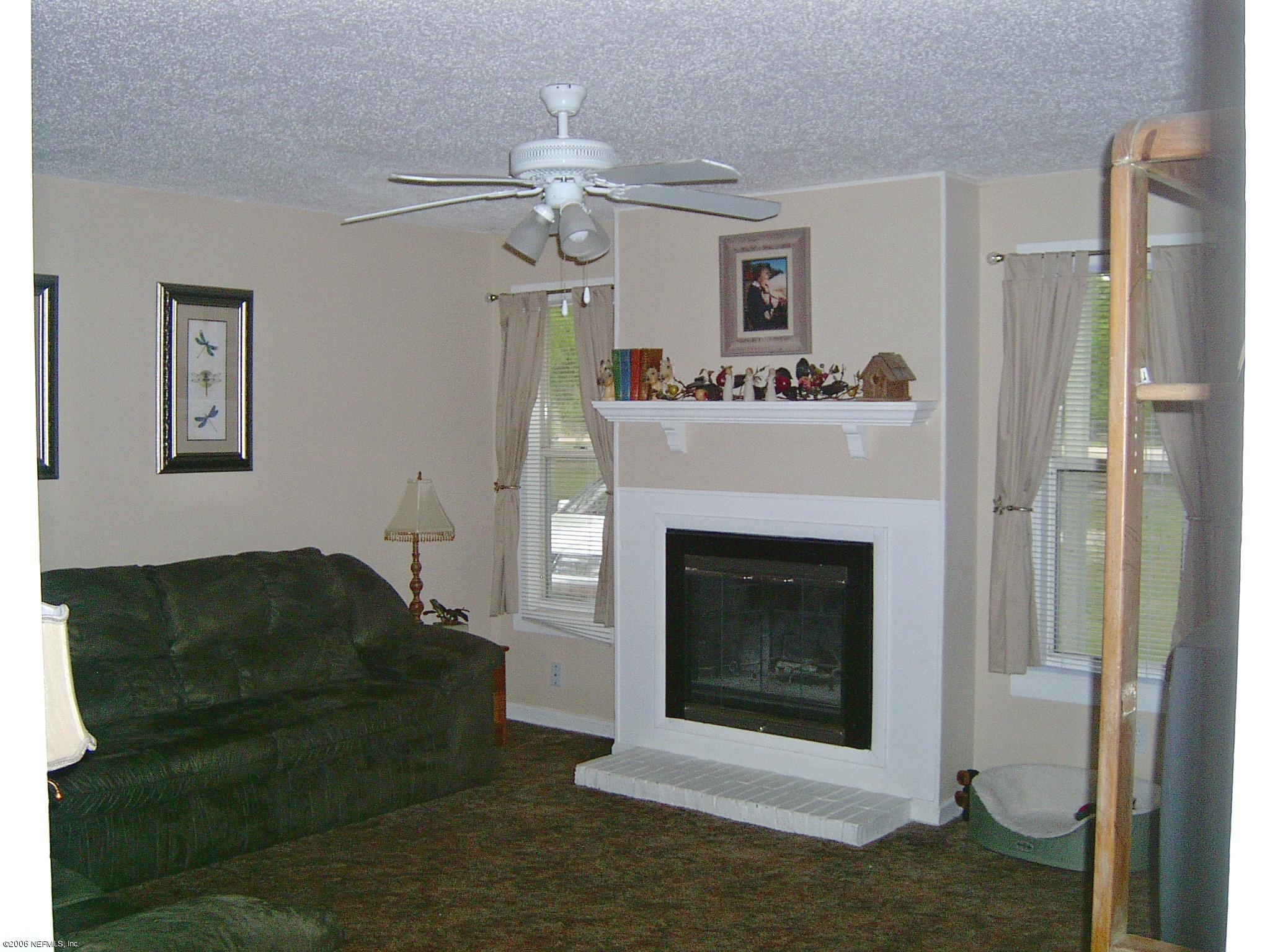 5664 Drake Loop Road Middleburg, FL 32068 - Photo 3 of 11 Nice Family Room