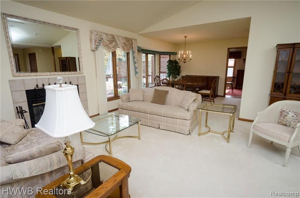 867 Augusta Drive Rochester Hills, MI 48309 - Photo 3 of 34