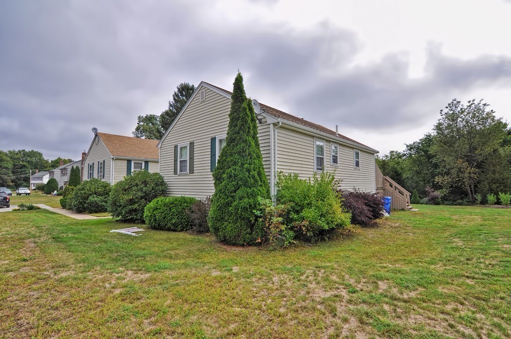 10 Cobb Road, Unit 10 Wrentham, MA 02093 - Photo 3 of 24 Gallery Image 3