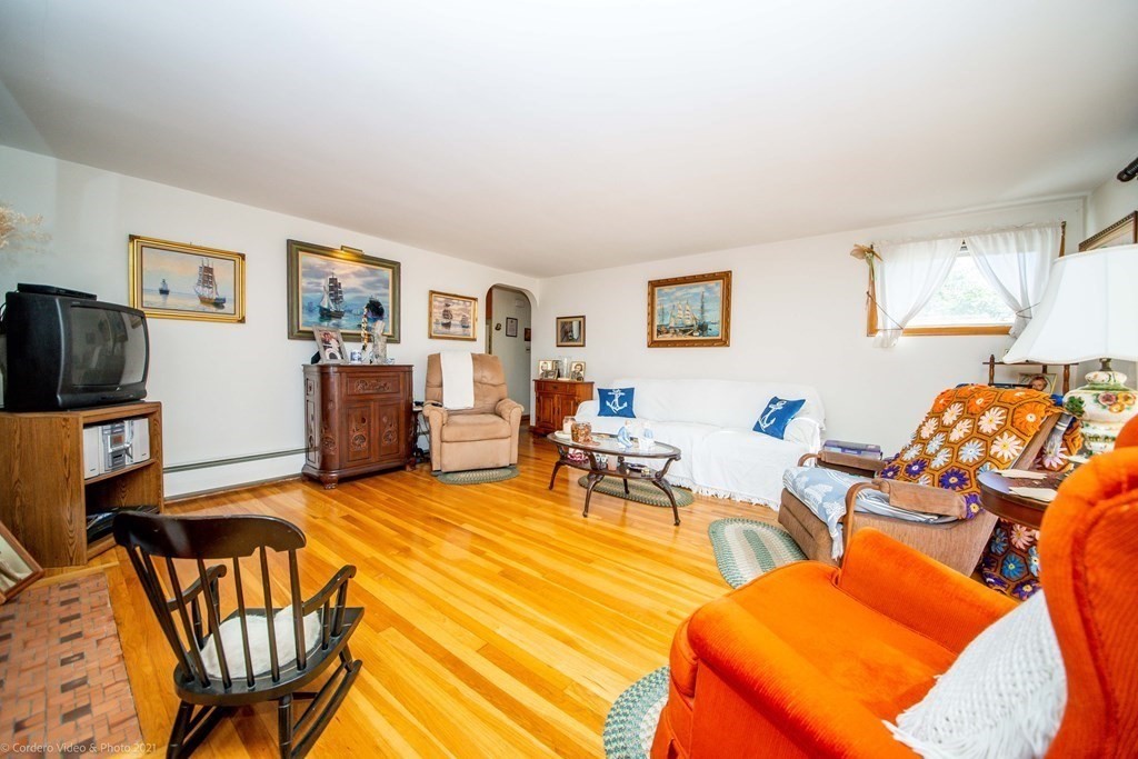 79 Montgomery Road Swansea, MA 02777 - Photo 4 of 29 Gallery Image 4