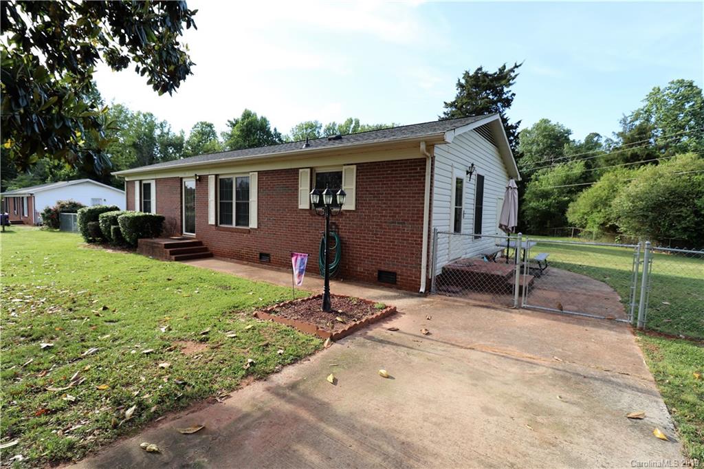 112 Mountain View Road Bessemer City, NC 28016 - Photo 3 of 29 Gallery Image 3