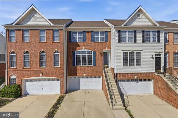 $3,195 | 25828 Kirkwood Square, Chantilly, VA 20152
