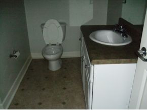 120 Raceday Centre, Unit 102 Bristol, TN 37620 - Photo 8 of 12 Guest Bath
