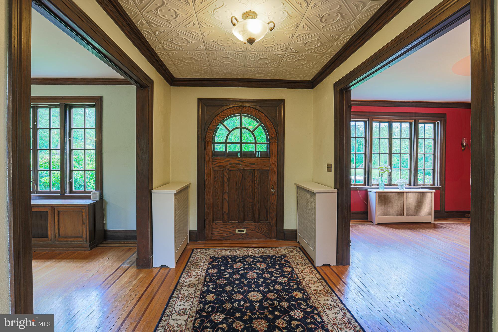 502 Woodside Road Baltimore, MD 21229 - Photo 3 of 37 Massive front door leads to grand foyer