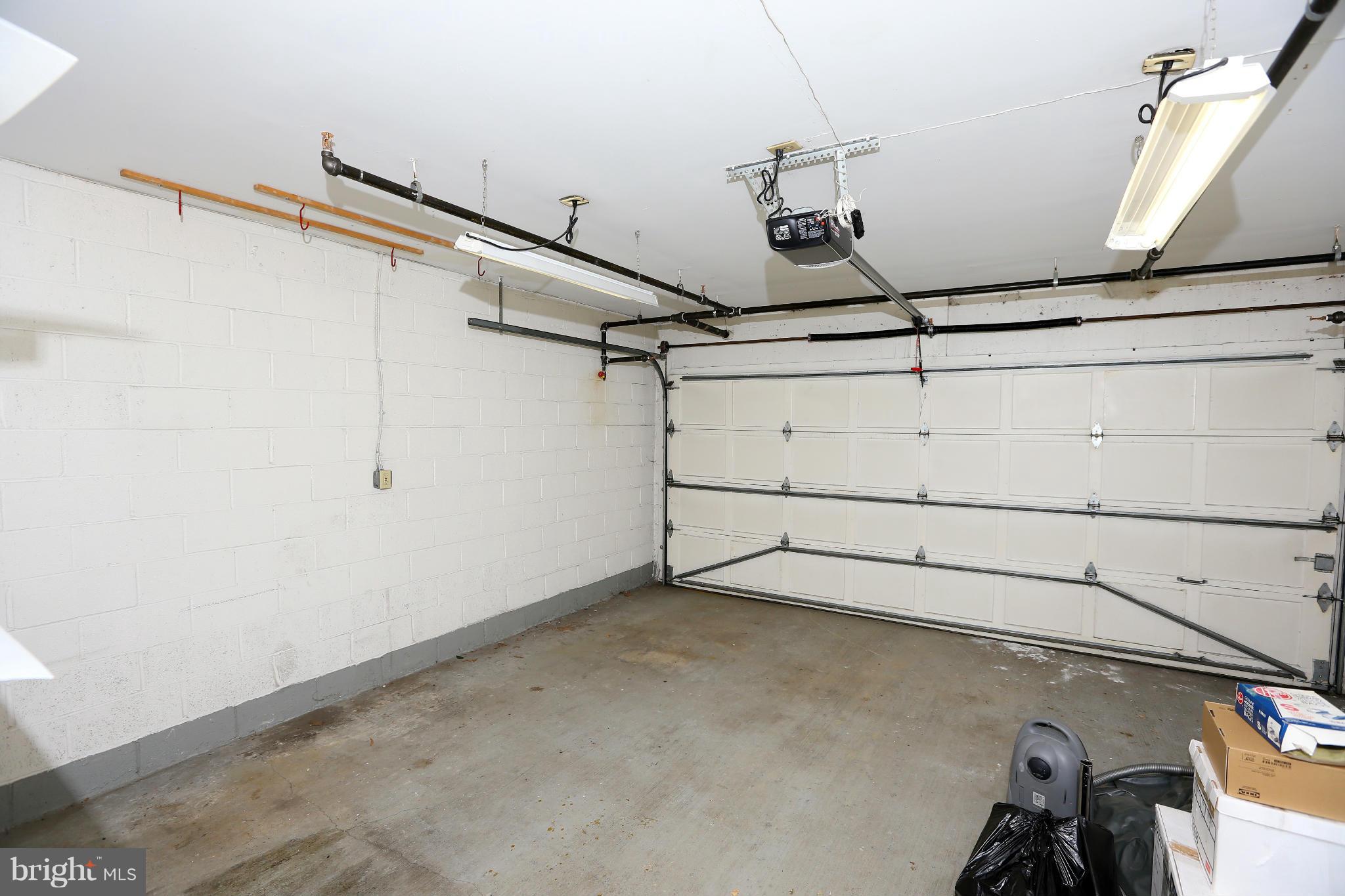 3010 South Glebe Road Arlington, VA 22206 - Photo 17 of 20 Large two car garage