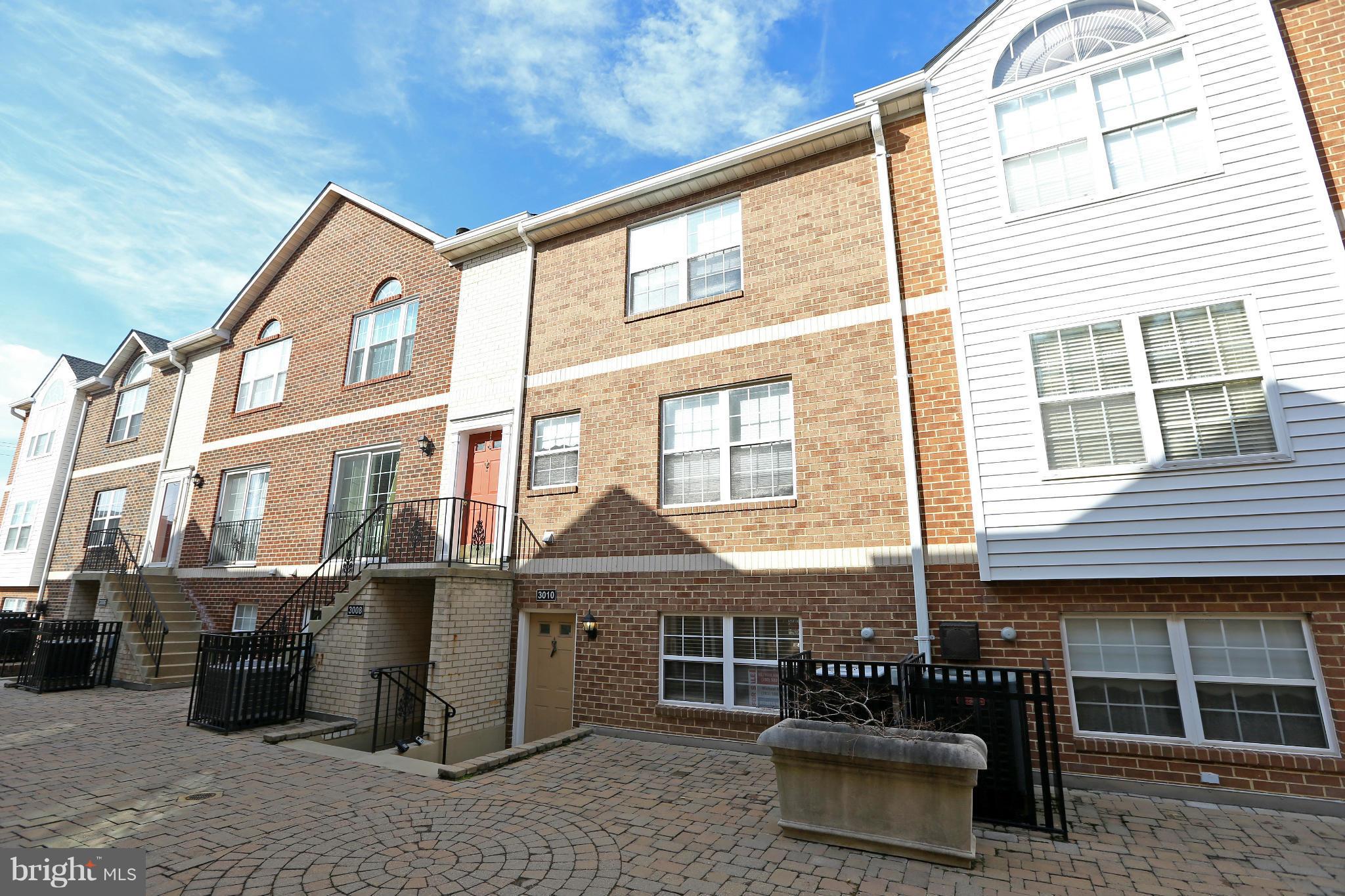 3010 South Glebe Road Arlington, VA 22206 - Photo 19 of 20 Rear courtyard entrance