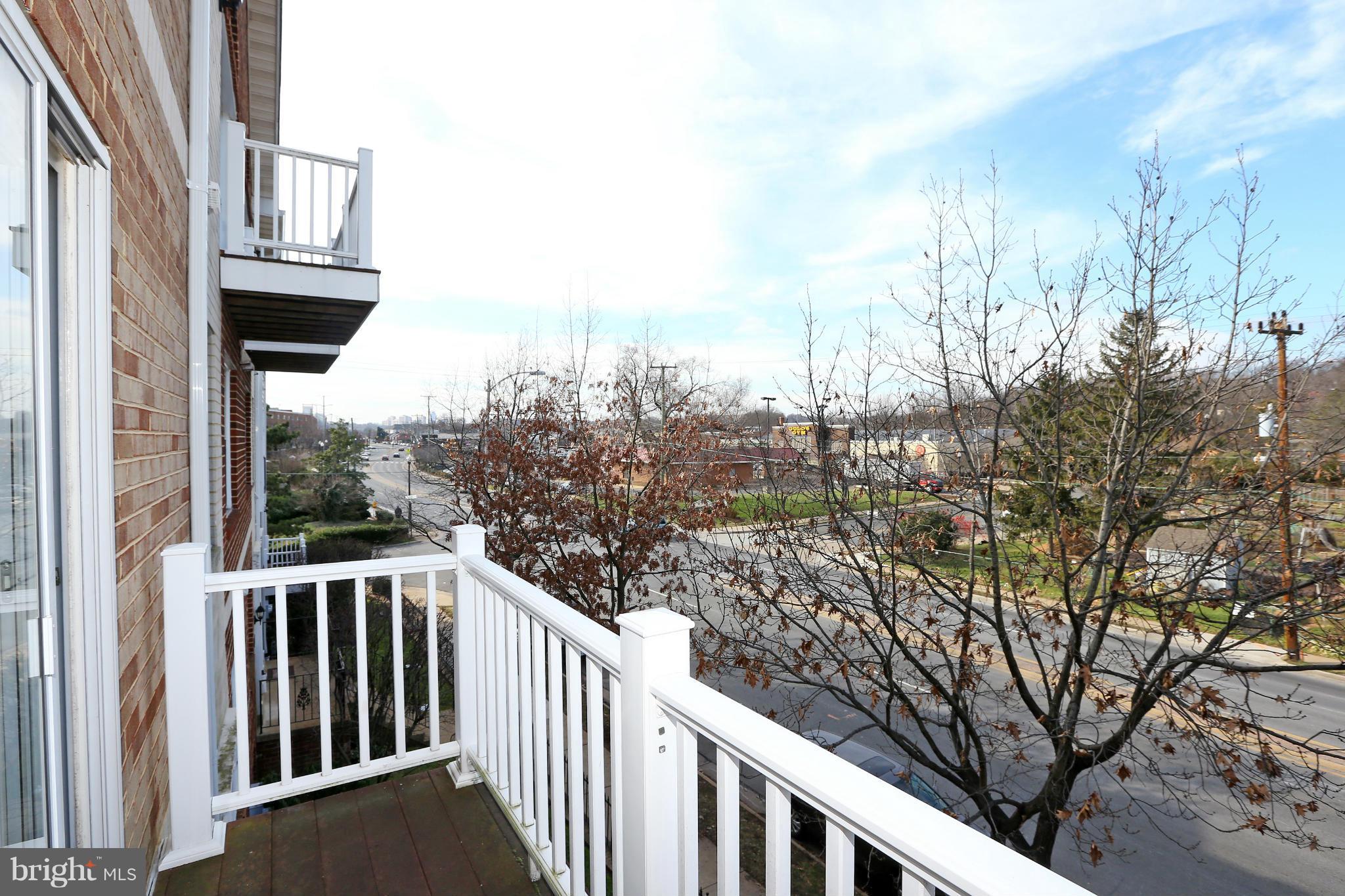 3010 South Glebe Road Arlington, VA 22206 - Photo 9 of 20 Balcony