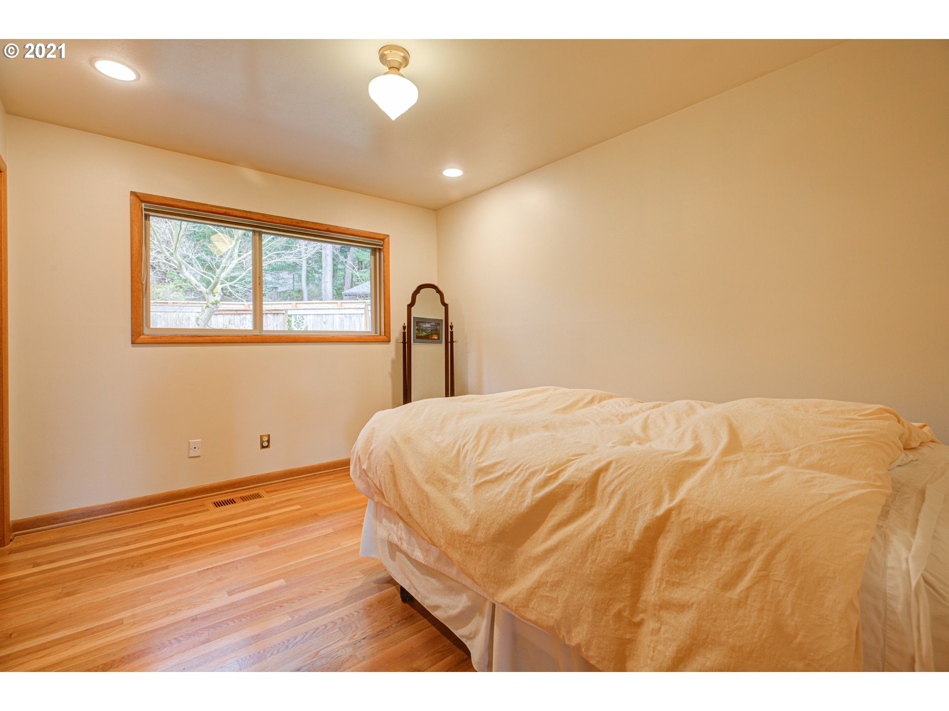 3766 Southwest Jerald Way Portland, OR 97221 - Photo 11 of 31
