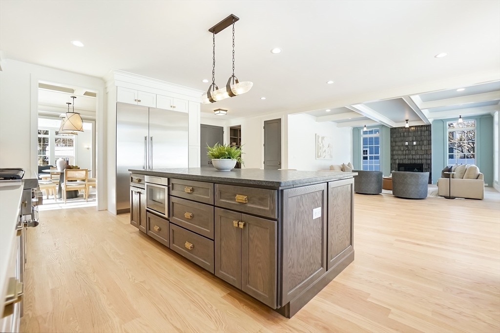 18 Ina Road Needham, MA 02492 - Photo 7 of 41