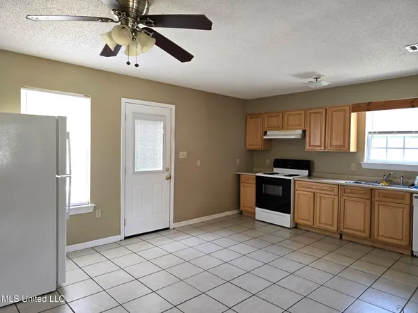 $980 | 18037 West 3rd Street, Saucier, MS 39574