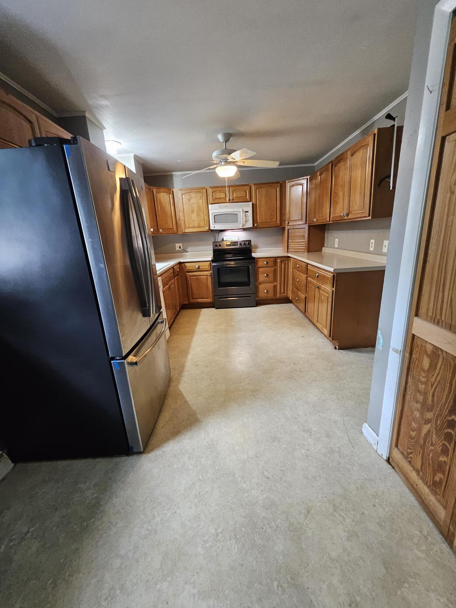 200 Davis Road Bangor, ME 04401 - Photo 2 of 31 Kitchen2