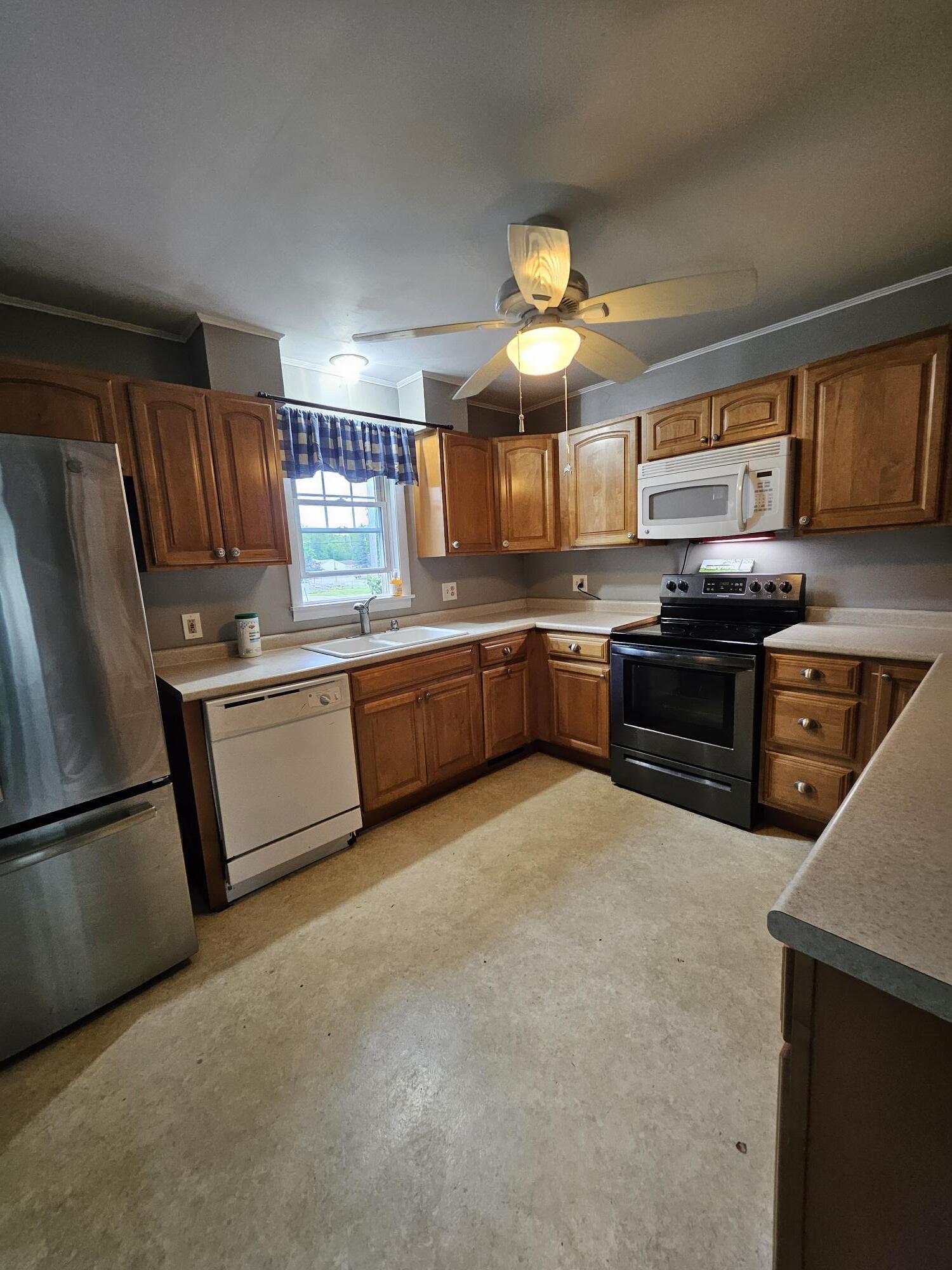 200 Davis Road Bangor, ME 04401 - Photo 4 of 31 Kitchen