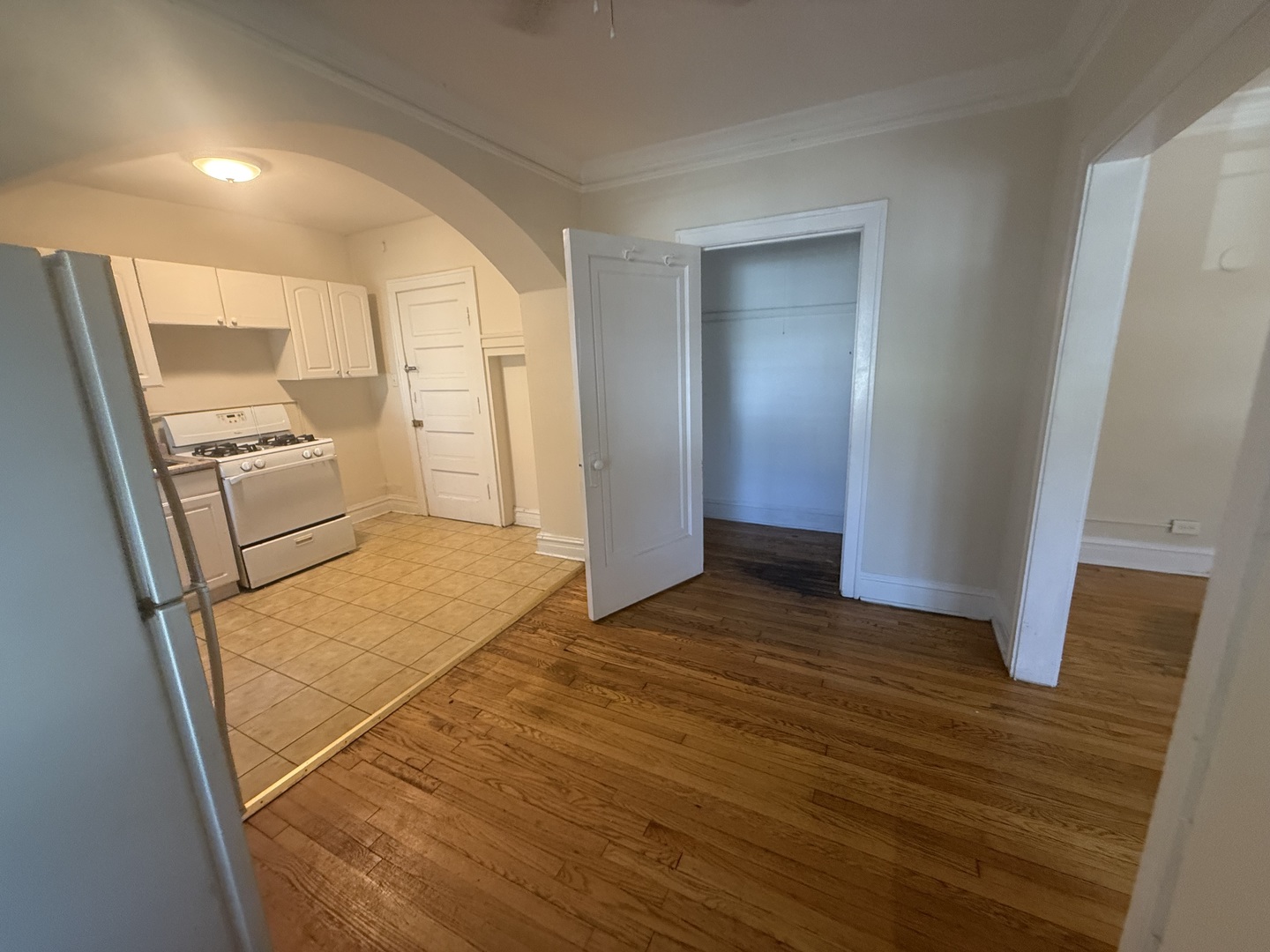 6348 13th Street, Unit A02 Berwyn, IL 60402 - Photo 7 of 10