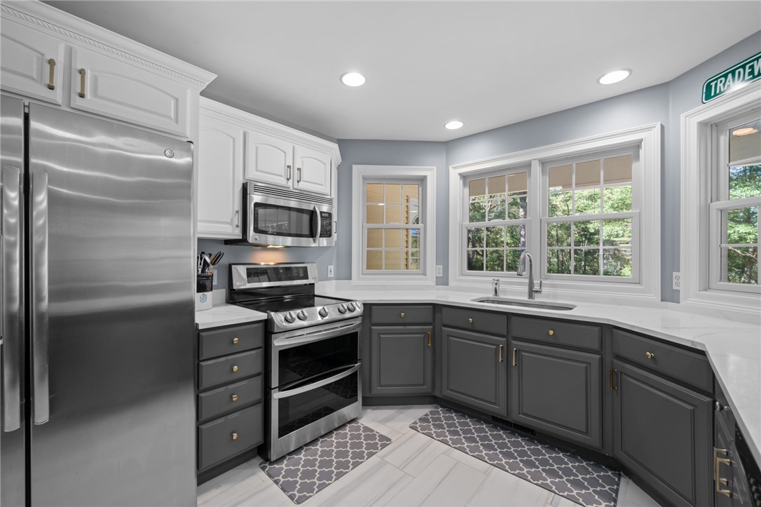 1158 Sisson Road Coventry, RI 02827 - Photo 8 of 50