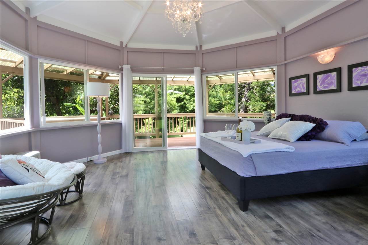 620 Awalau Road Haiku, HI 96708 - Photo 25 of 30 a spacious bedroom with a bed and a large window