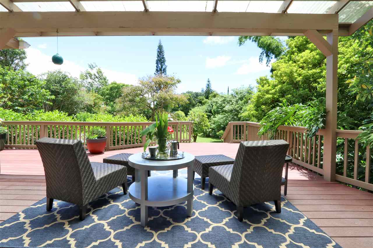 620 Awalau Road Haiku, HI 96708 - Photo 6 of 30 a view of a chairs and table in the patio