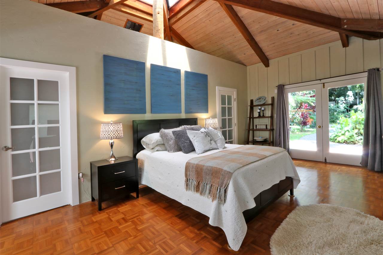 620 Awalau Road Haiku, HI 96708 - Photo 10 of 30 a bed room with a bed and a chair