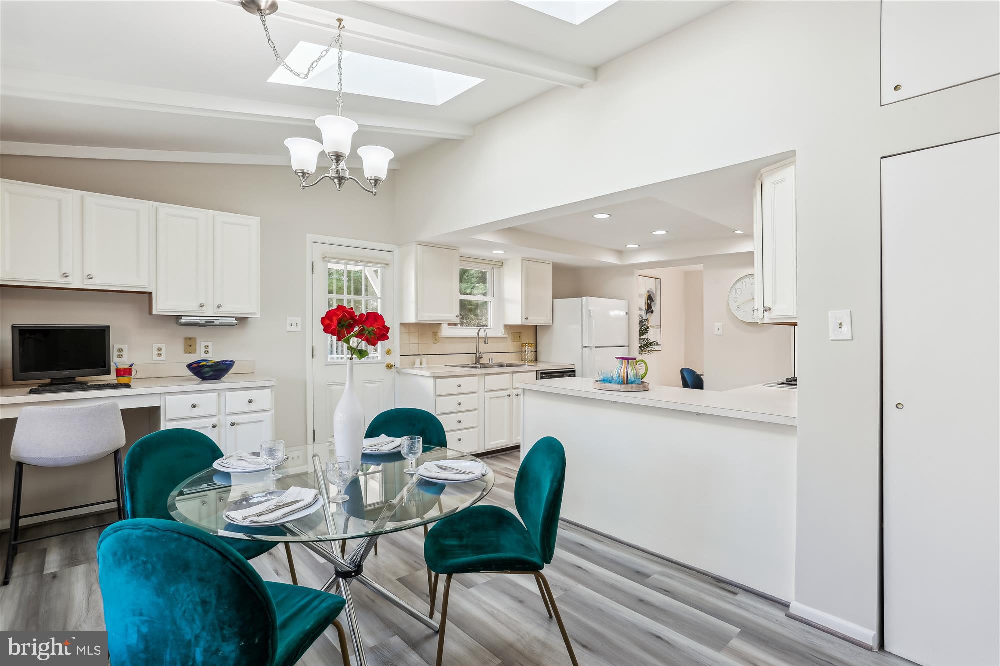 9 Fulham Court Silver Spring, MD 20902 - Photo 15 of 53 Kitchen with a Work Station