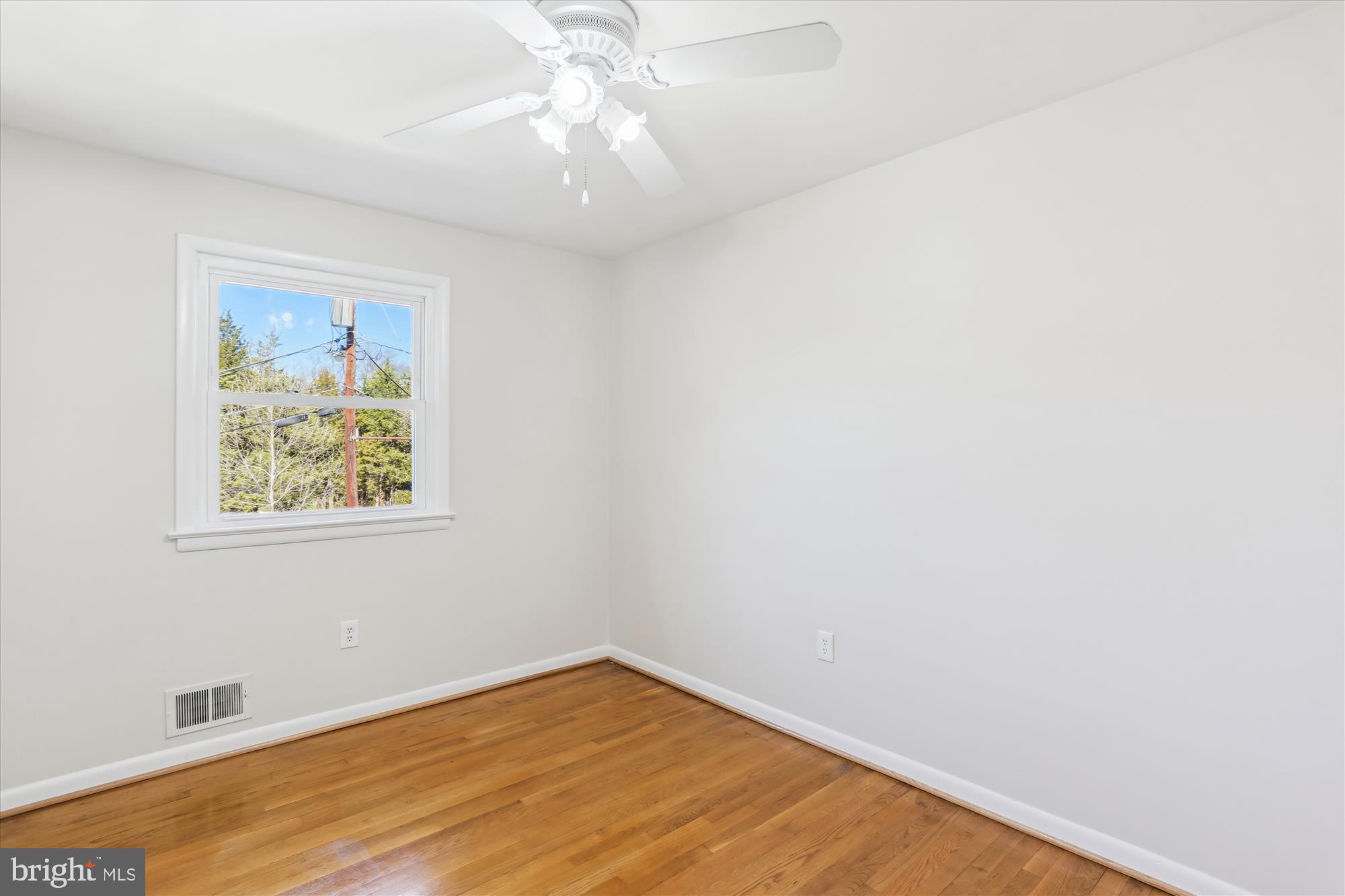 9 Fulham Court Silver Spring, MD 20902 - Photo 29 of 53 an empty room with a window