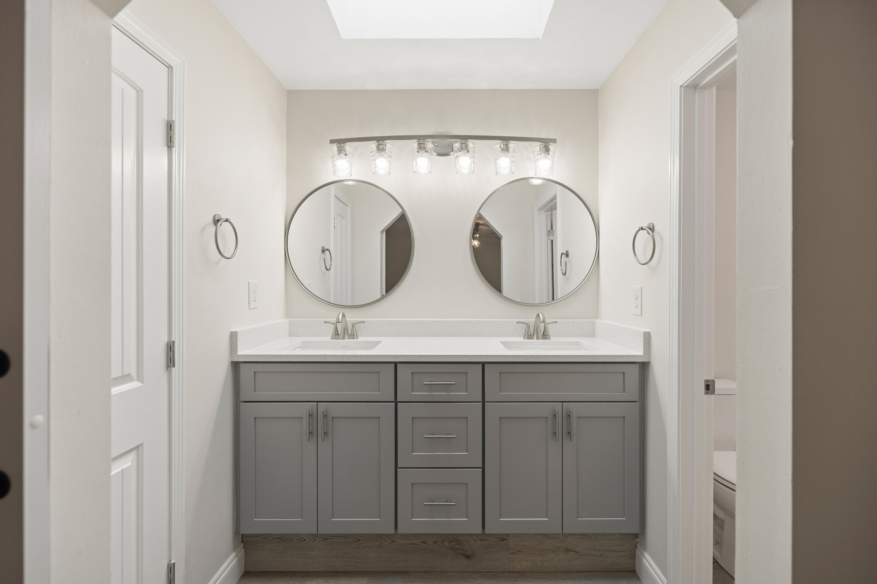 433 Barbados Way Niceville, FL 32578 - Photo 36 of 65 a bathroom with mirror and sink