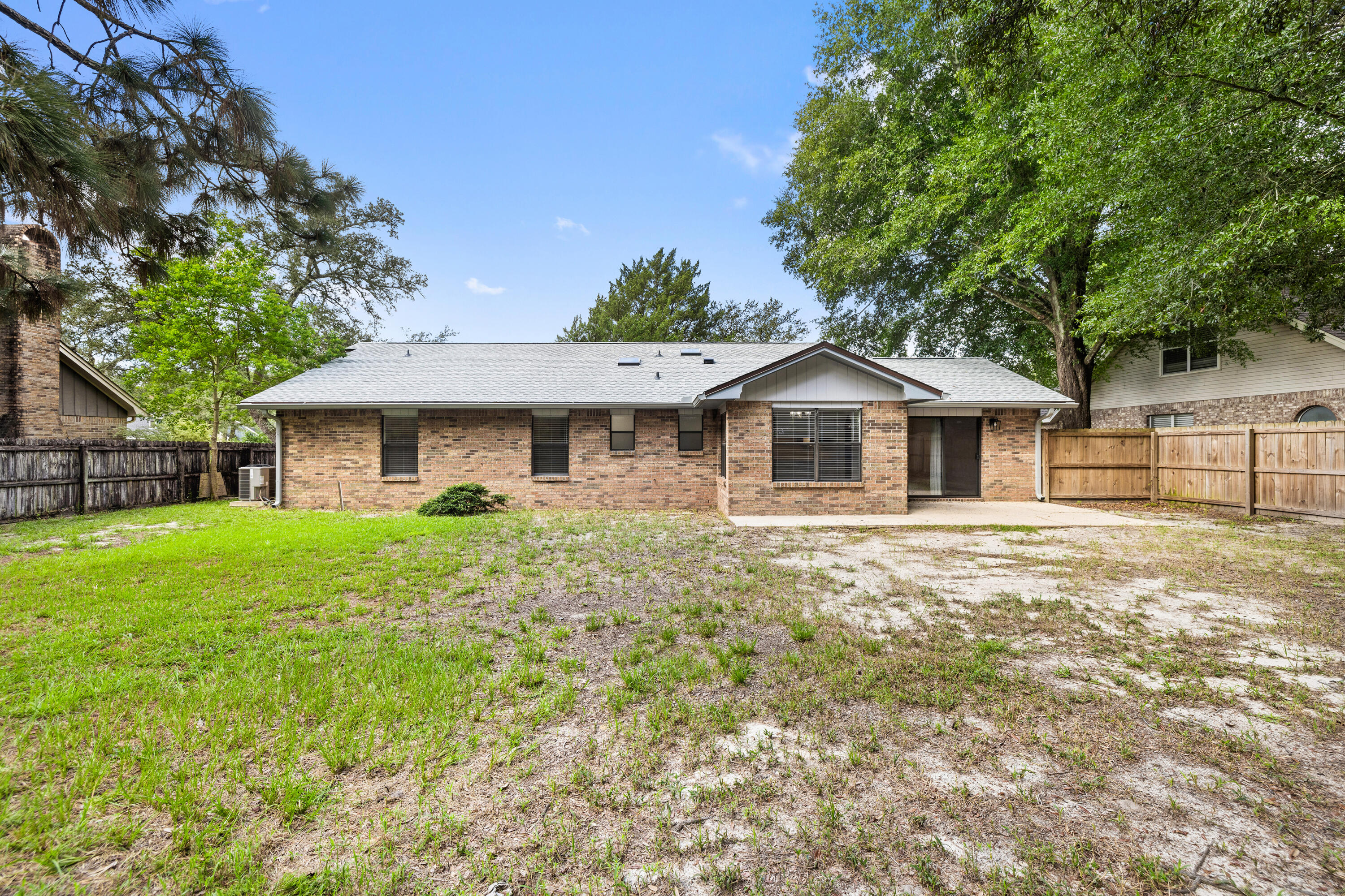 433 Barbados Way Niceville, FL 32578 - Photo 57 of 65 a front view of house with yard and green space
