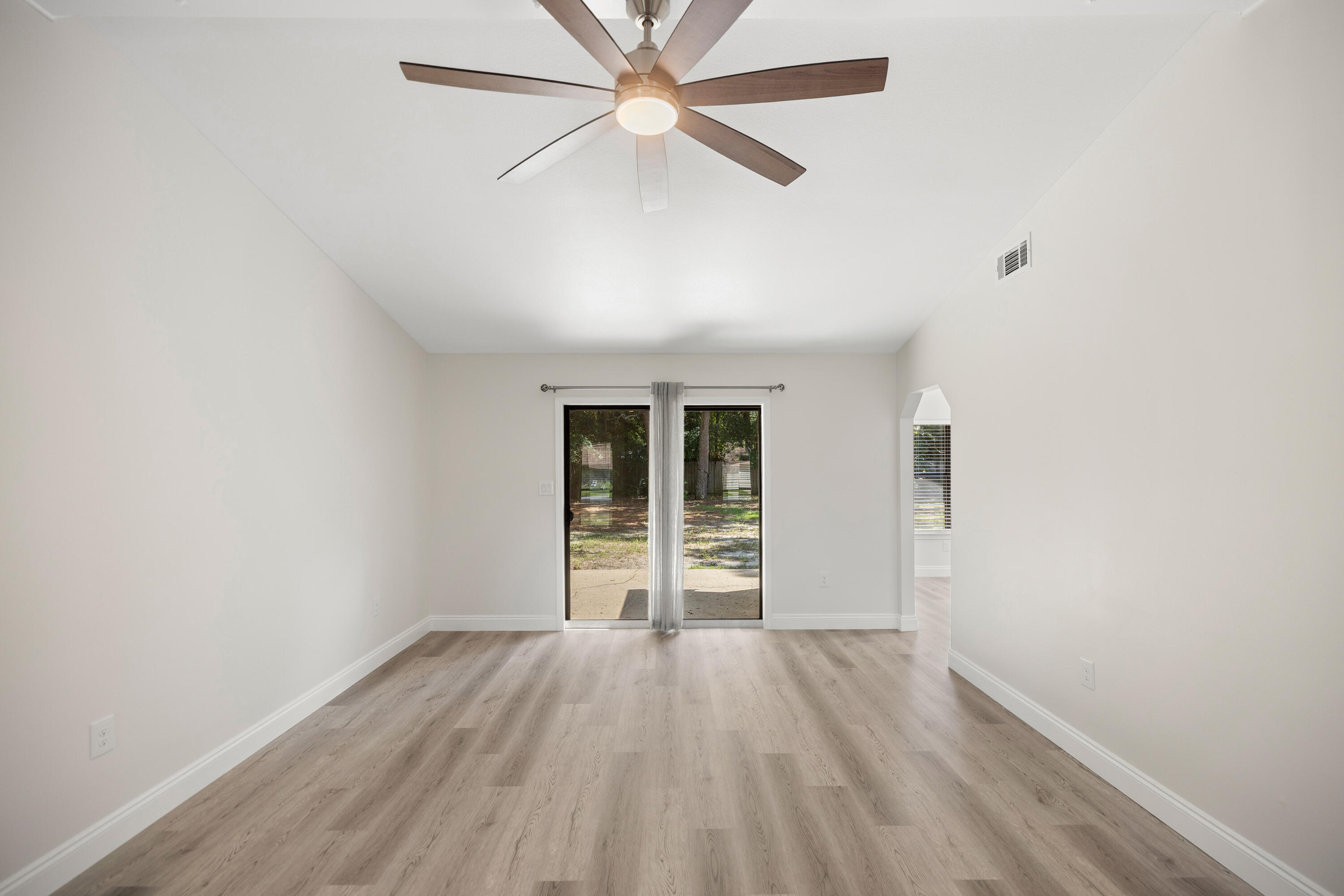 433 Barbados Way Niceville, FL 32578 - Photo 10 of 65 SLIDING DOORS TO BACK YARD