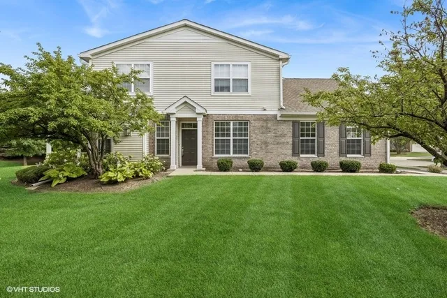 a view of a house with backyard