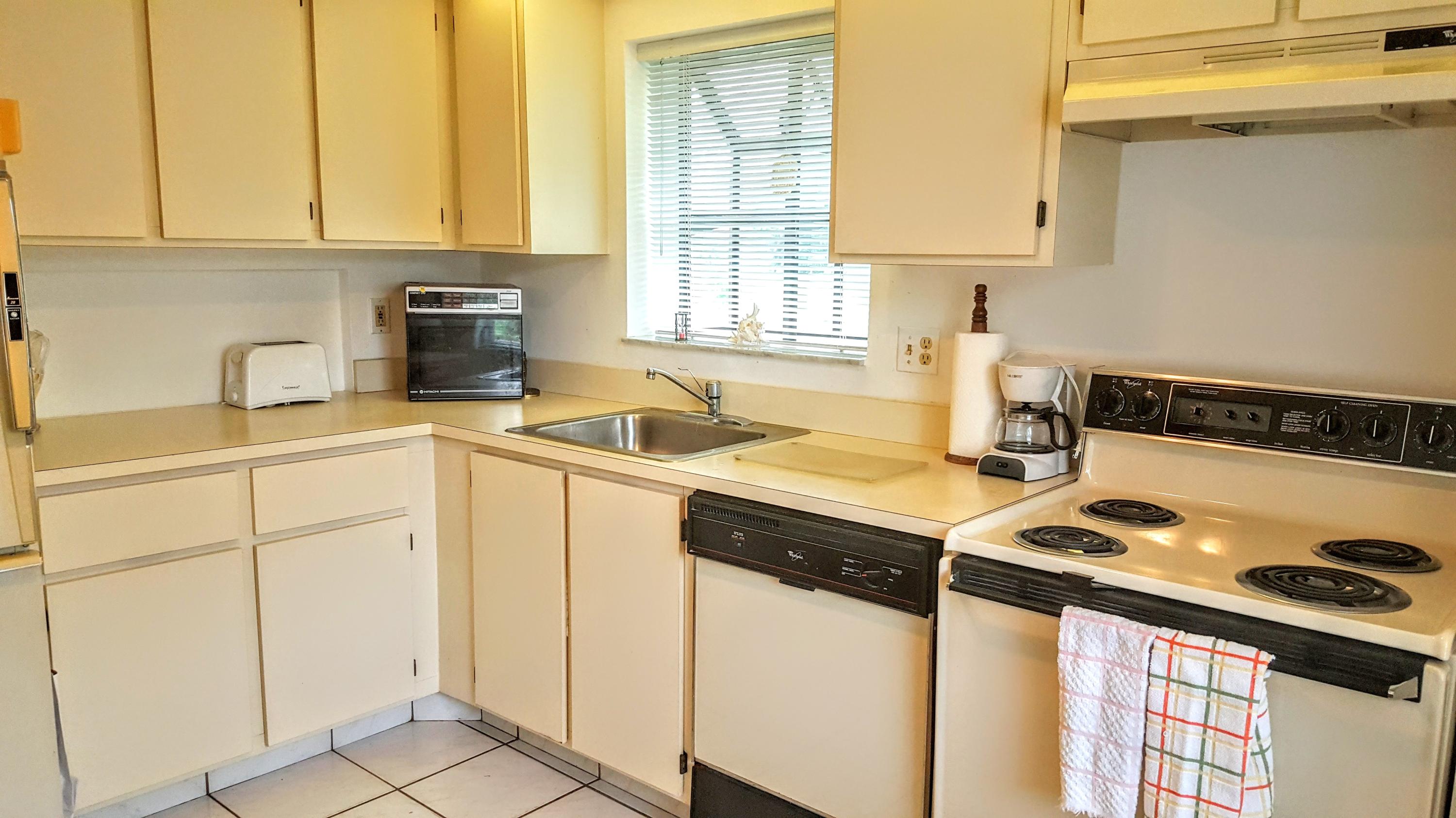 8228 Sweetbriar Way, Unit B Boca Raton, FL 33496 - Photo 16 of 35 kitchen