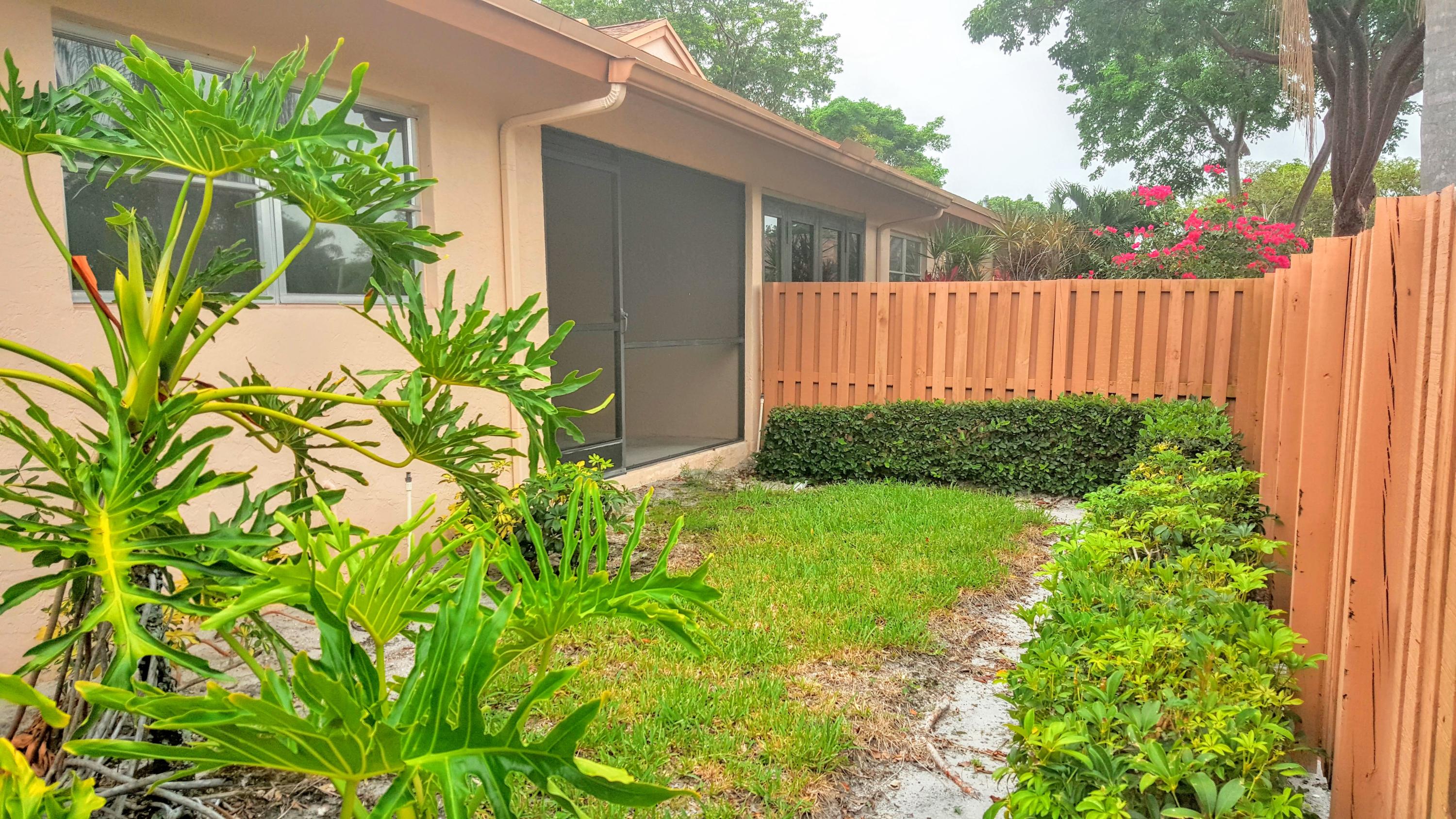 8228 Sweetbriar Way, Unit B Boca Raton, FL 33496 - Photo 29 of 35 yard