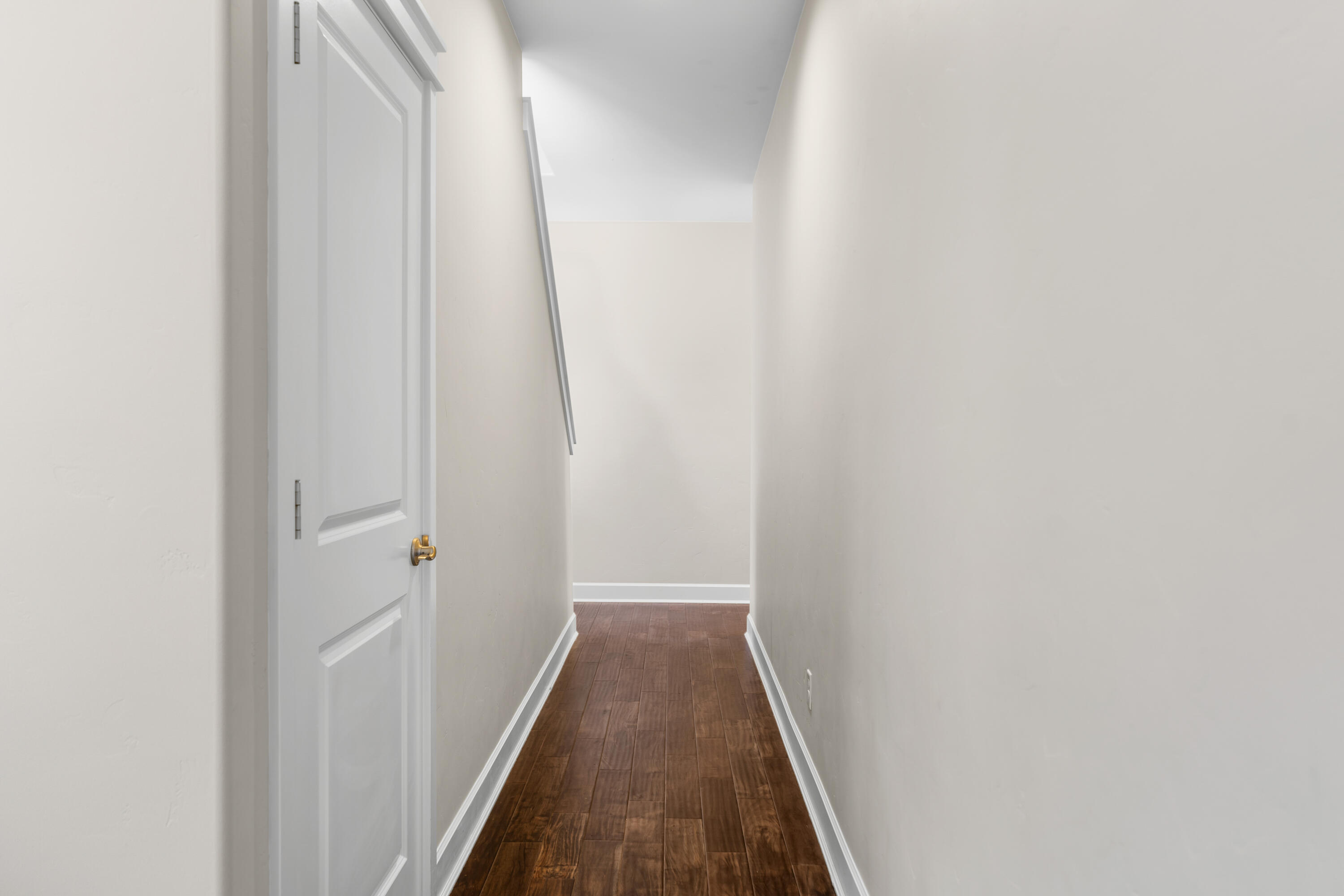 20182 Stonegate Drive Bend, OR 97702 - Photo 31 of 50 Hallway behind kitchen leading to upstairs