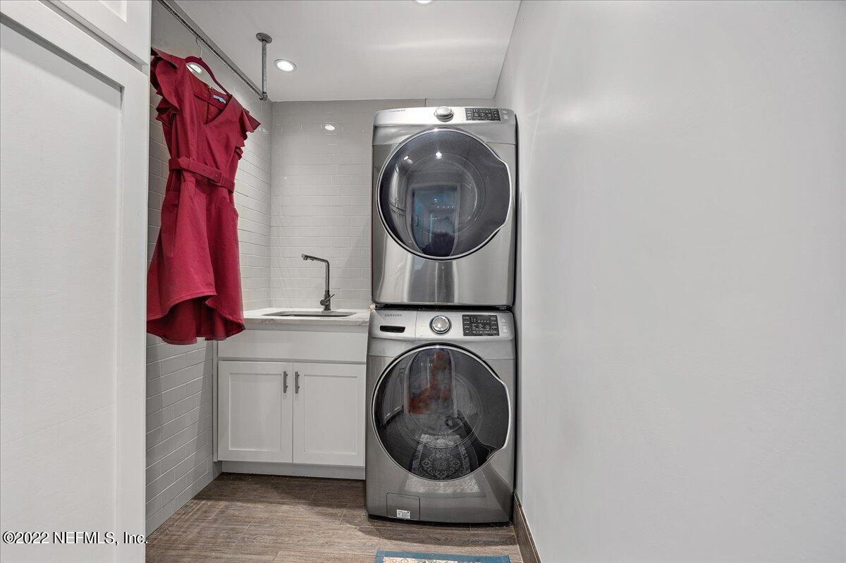 9410 Woodhaven Road Jacksonville, FL 32257 - Photo 12 of 27 a view of a hallway with washer and dryer