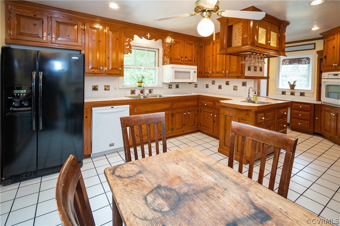 101 Goodward Road North Chesterfield, VA 23236 - Photo 12 of 42 Skylight over breakfast table