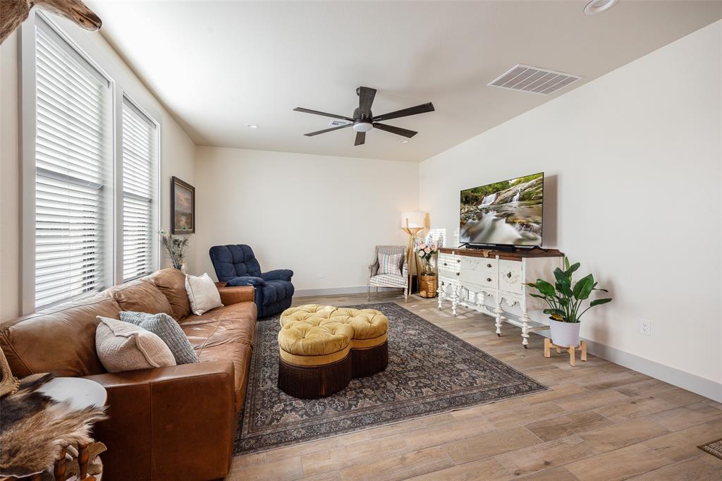 4251 Refuge Road Sherman, TX 75092 - Photo 8 of 37 Gallery Image 8
