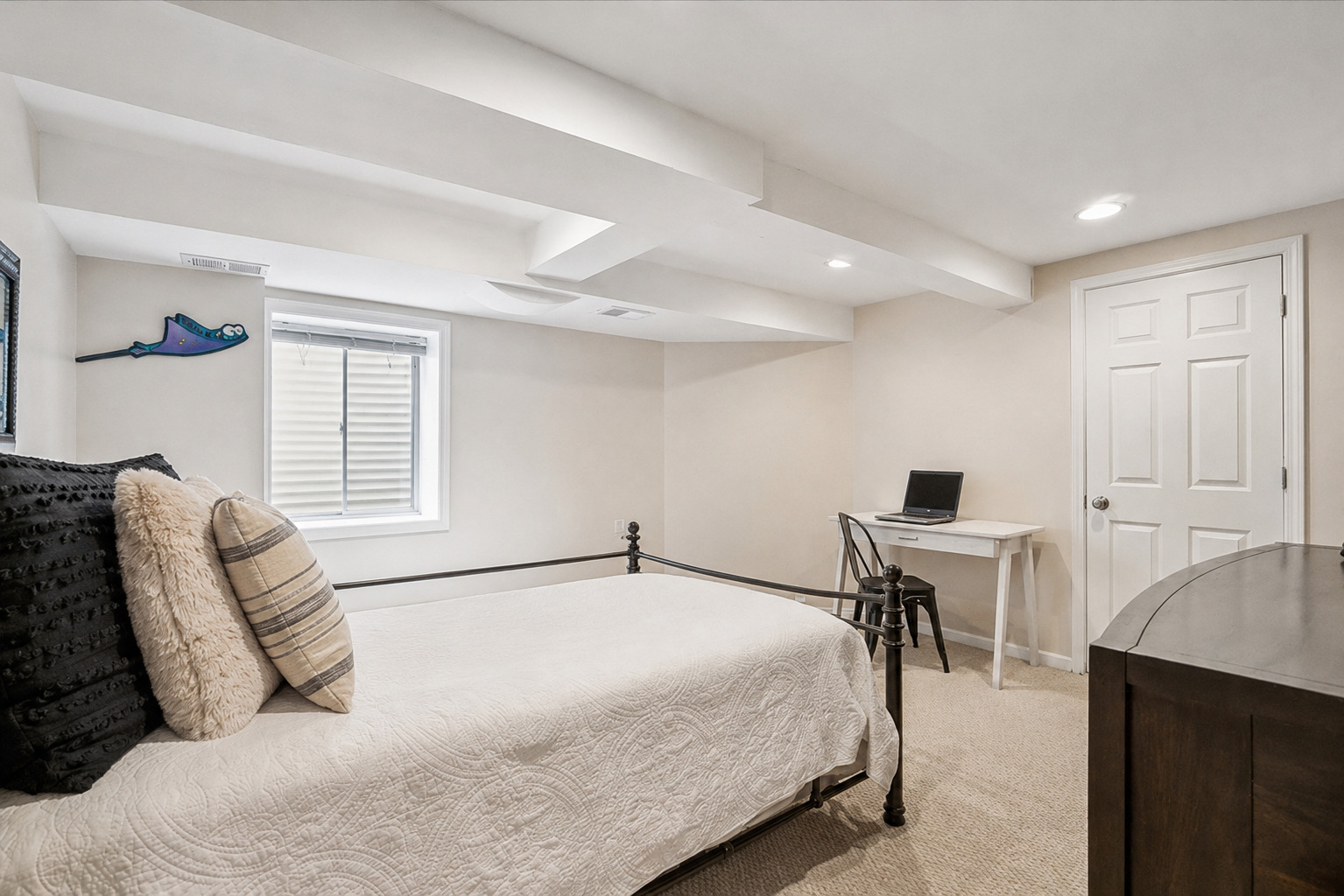 250 Wilshire Road Lake Forest, IL 60045 - Photo 19 of 28 a bedroom with a bed and a desk