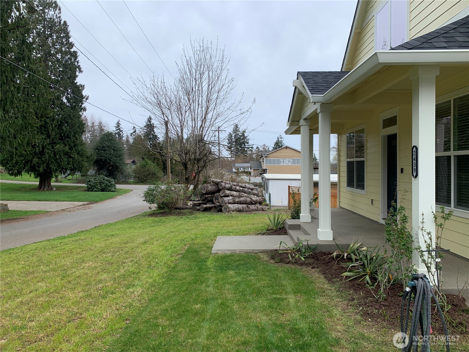 2439 Cedar Street East Port Orchard, WA 98366 - Photo 3 of 40