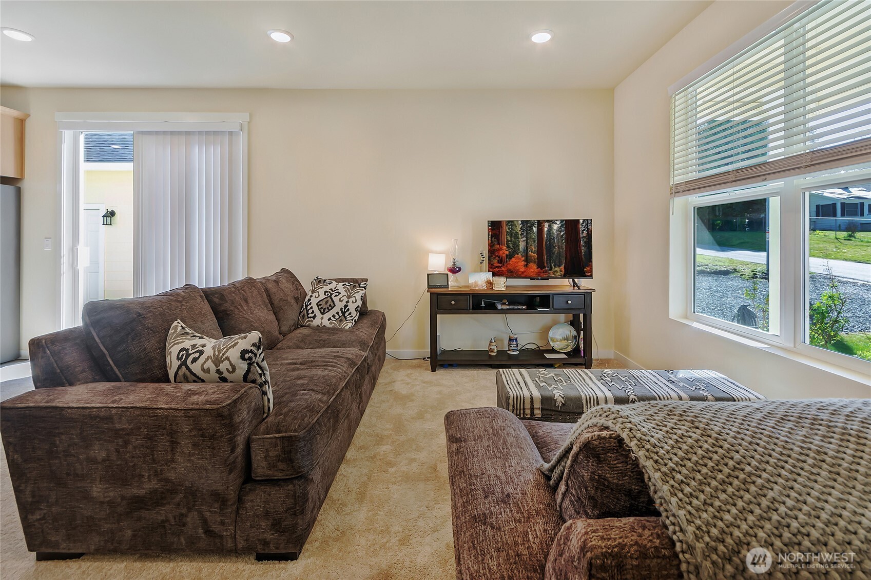 2439 Cedar Street East Port Orchard, WA 98366 - Photo 5 of 40