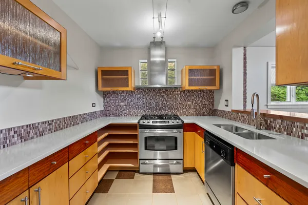 $4,000 | 168 Geneva Avenue, Elmhurst, IL 60126