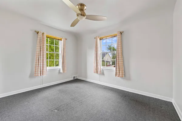 $4,000 | 168 Geneva Avenue, Elmhurst, IL 60126
