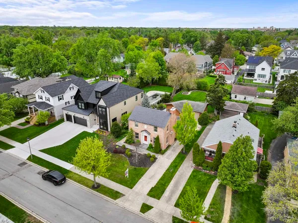 $4,000 | 168 Geneva Avenue, Elmhurst, IL 60126