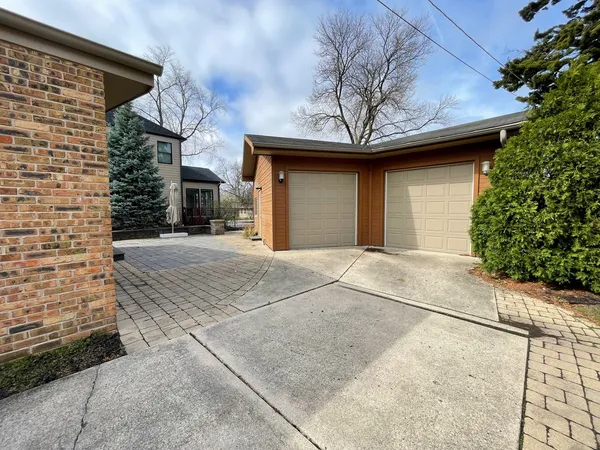 $4,000 | 168 Geneva Avenue, Elmhurst, IL 60126