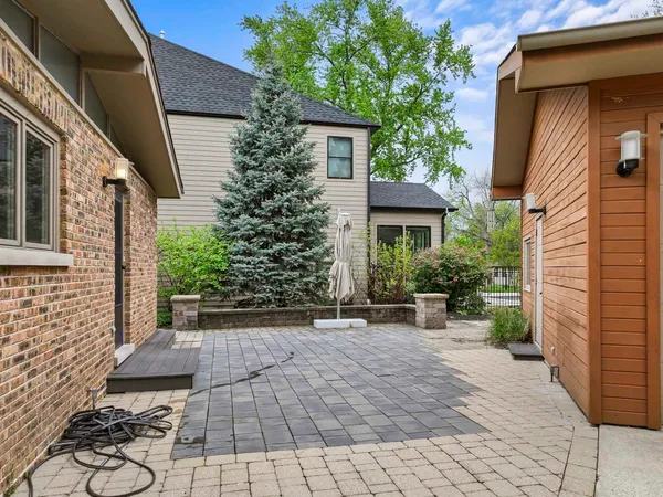 $4,000 | 168 Geneva Avenue, Elmhurst, IL 60126