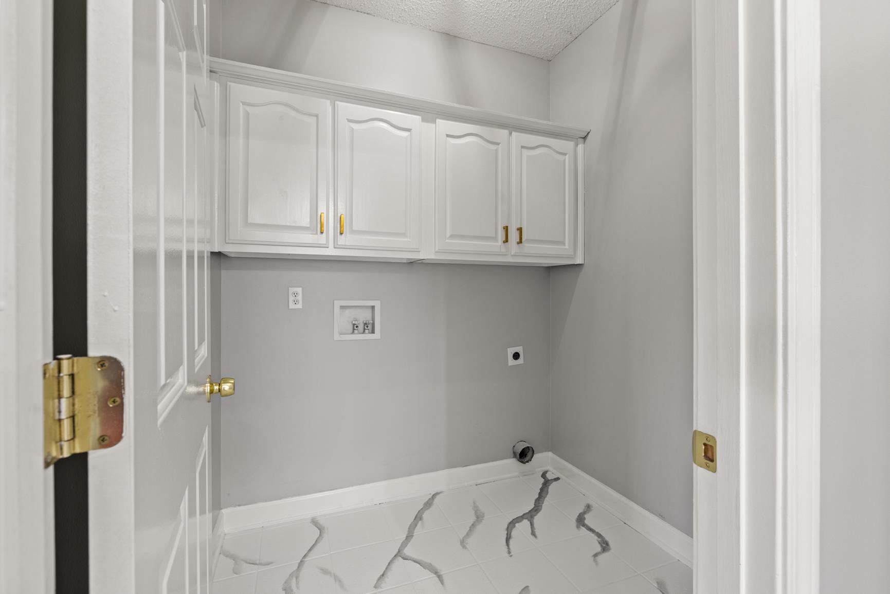 369 Rosemark Road Atoka, TN 38004 - Photo 22 of 27 a bathroom with a bathtub